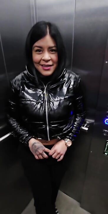 엘리베이터에서 이웃을 따먹어