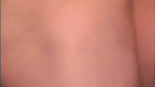 Siyah ve beyaz üçlü grup seks, amcık yalama, siyah yarak emiyor
