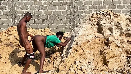 Binanın arkası kız arkadaşına