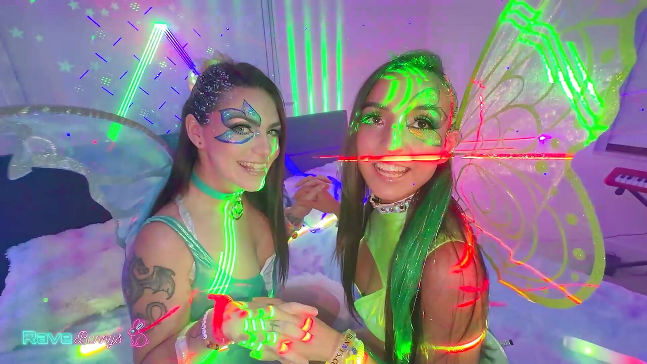 ¡Sasha Tatcha y Tiny Rhea entran revoloteando al cuarto de Brian para sexo rave!