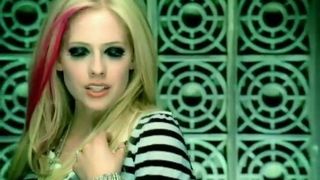 Avril Lavigne quente - porra assistindo clipe