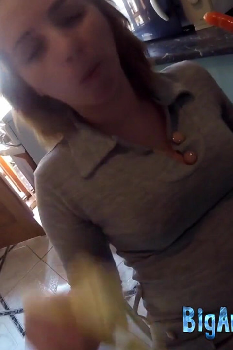 Fat ass wife masturbates with many vegetables