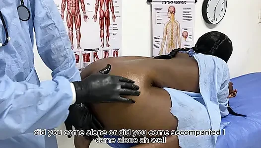 Protezlerini değiştirmek için doktora gidiyor ve doktor yarağını içine sokuyor