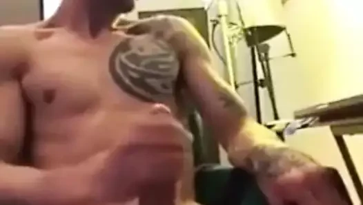 Pump porn video – HOT MUSCLE MAN PUMPS A GREAT NUT