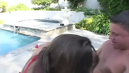 Шаловливая сучка Cassidy Clay полон спермы