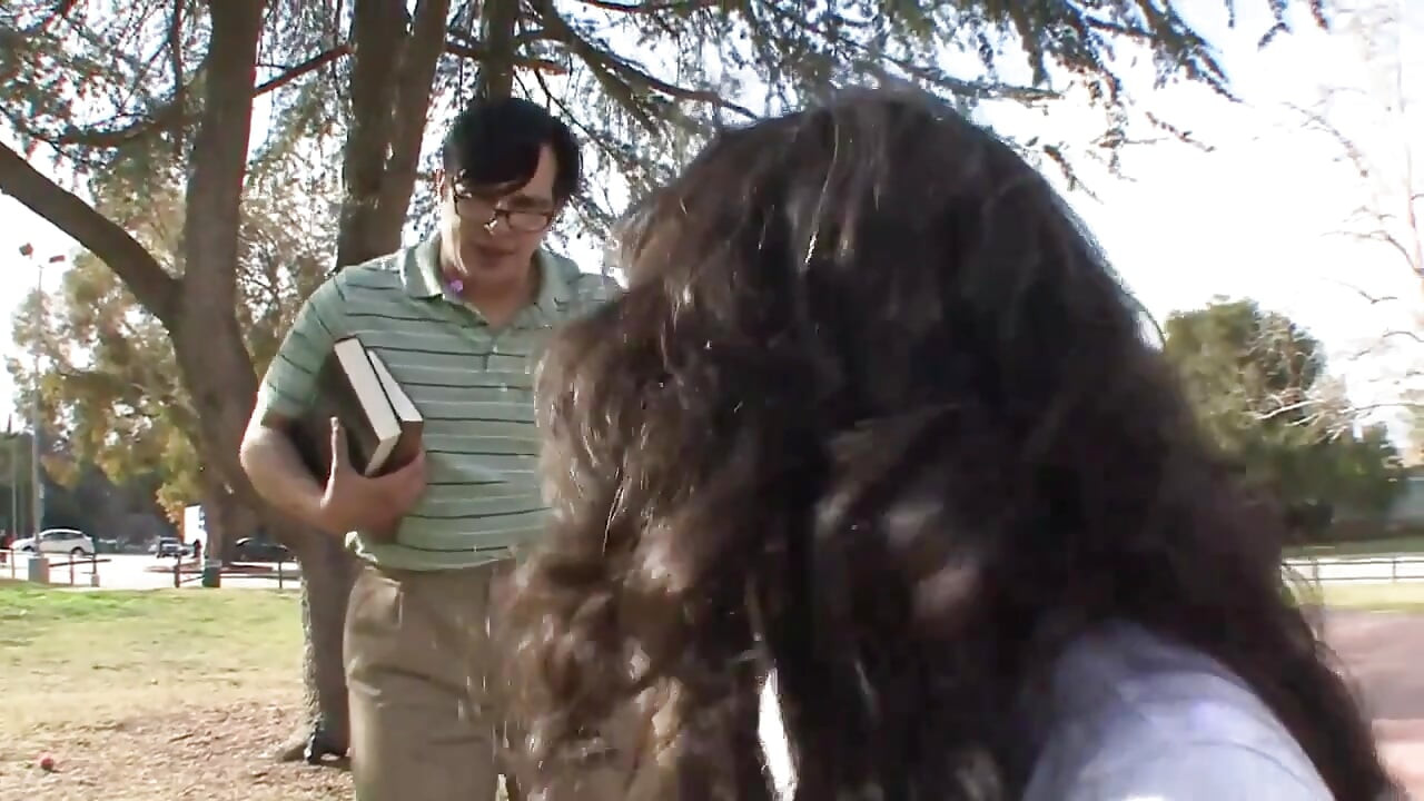 कमसिन पढ़ाई के बजाय परिपक्व लंड चूसती है