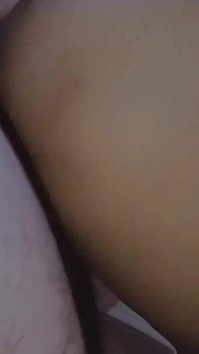 Spektakulärt ögonblick från "Passionerad hård doggy knull med sexig asiatisk fru och sperma inuti hennes fitta"