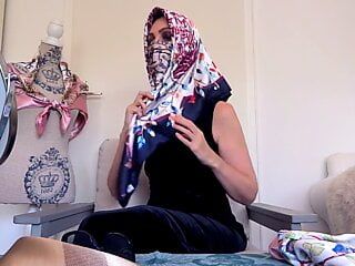 El arte de llevar elegantemente una bufanda de satén