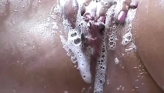 Azgın sarışın parmaklar amını sırılsıklam orgazma sokuyor