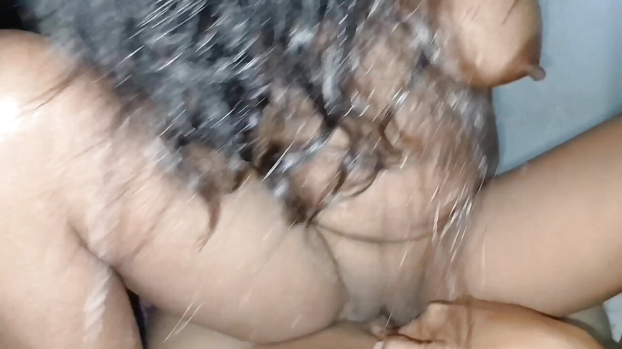 Sexo matutino con mi compañera de departamento sin forro