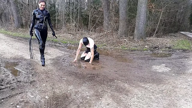 publich Femdom Muddy