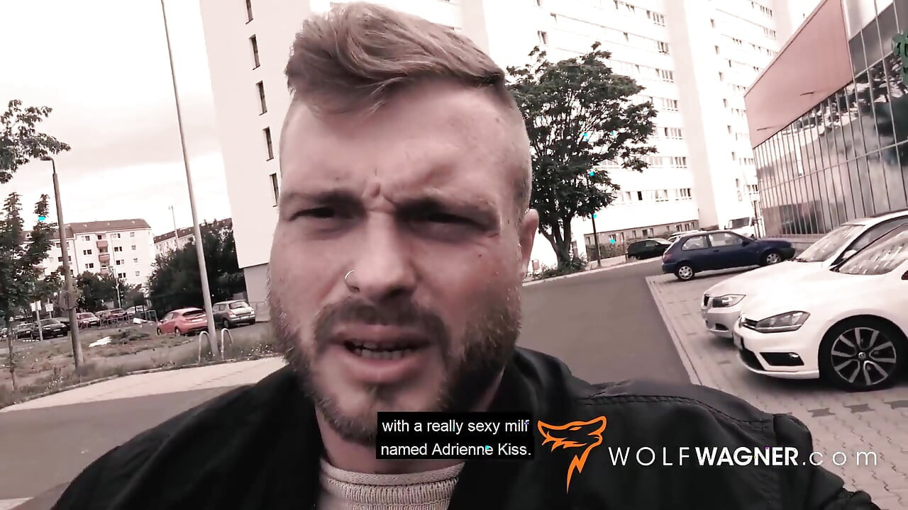 Milf walą w stół w kuchni dla pulchnej laski Adrienne Kiss! Wolfwagner
