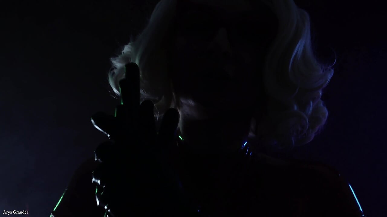 Kompilacja filmów ASMR: najgorętsze rękawiczki fetysz (Arya Grander)