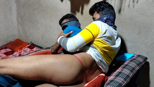 Desi teen twink para chłopców - indyjski dno dostać jebanie piękny młody tyłek seks przez wielkiego kutasa - W nowym filmie house