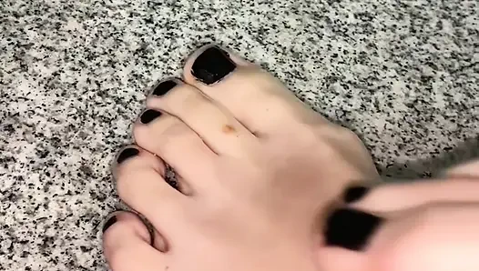 Feet in a body oil