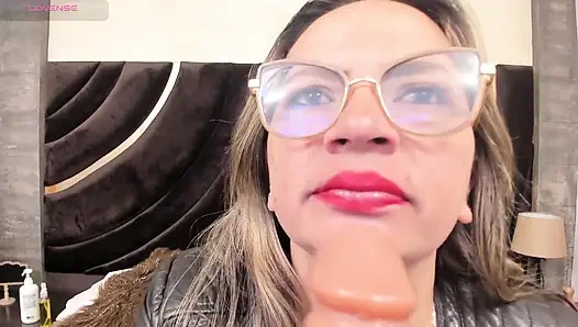 Payudara besar saya adalah milikmu jika Anda membiarkan saya mengisap penismu dan menelan susumu dan kemudian meniduriku lagi dan cum di dalam diriku