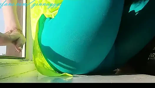 Kaki jenjang kaki seksi ini dipijat dengan pijat kaki yang licin! Wajib nonton!