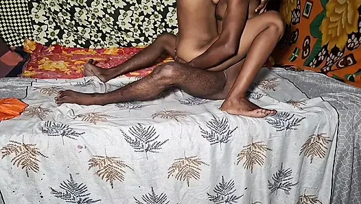 Desi ihaving seks oral di mulut saudara tiriku yang seksi dengan maxi kuningnya, aku menyetubuhinya dengan cara yang sama sekali berbeda, puttin