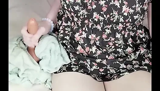 pretty pinay DaniTheCutie jerks off her dildo for you