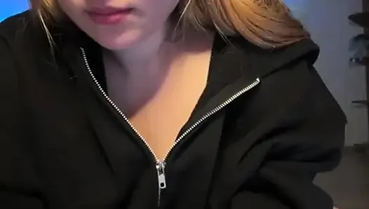 Fingering tight pussy with jucielussie