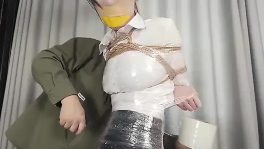 Xr20- Wanita perbudakan di kantor