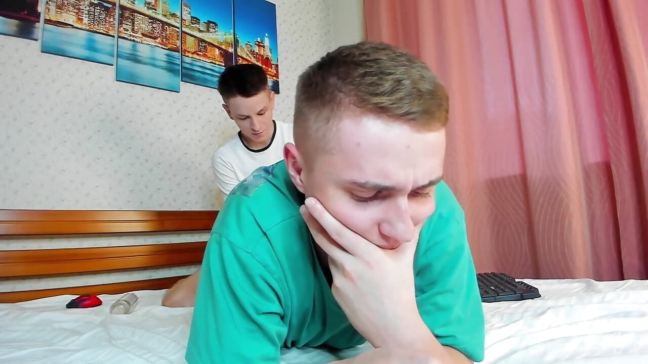 Steck einen Vibrator in Alex's!