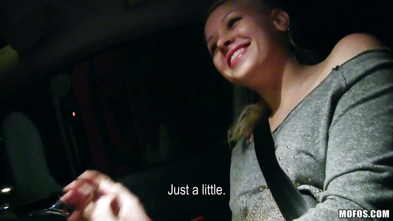 Stranded Teens - ruská blondýnka Lola Taylor cucks her bf a miluje hrát zadek