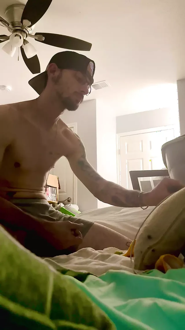 Fit guy solo