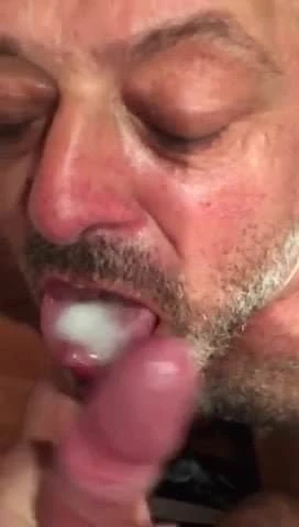 Hairy daddy eat cum