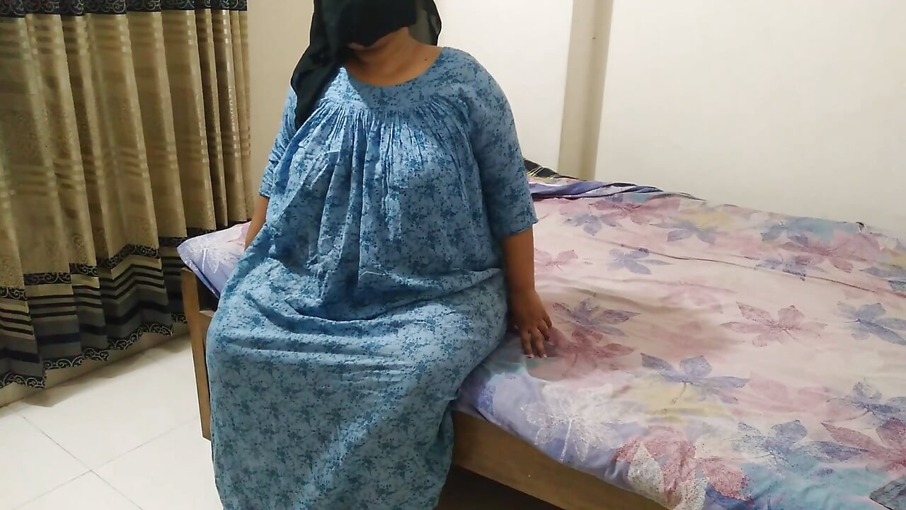 Cewek seksi mesir ini dientot habis-habisan sama pria jalanan saat suaminya lagi di luar kota - toket besar besar & pantat bahenolnya dientot habis-habisan sampai dicrot di dalam