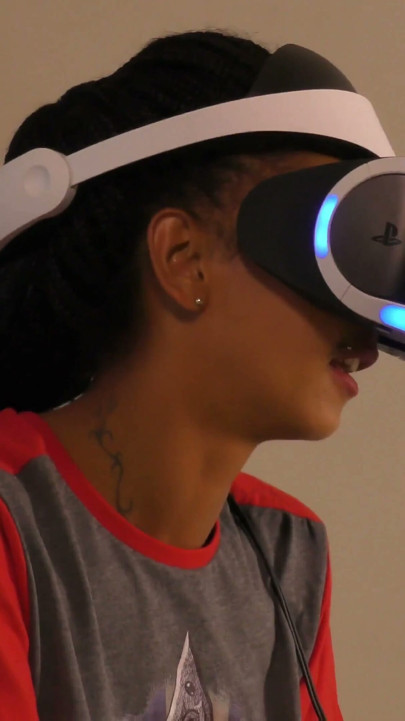 Isabel has a new game in her Playstation VR but she needs.. | Clip 1