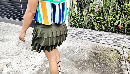 Встреча в парке приводит к страстном домашнему свиданию: грудастая латина трахает зрелого незнакомца на стуле