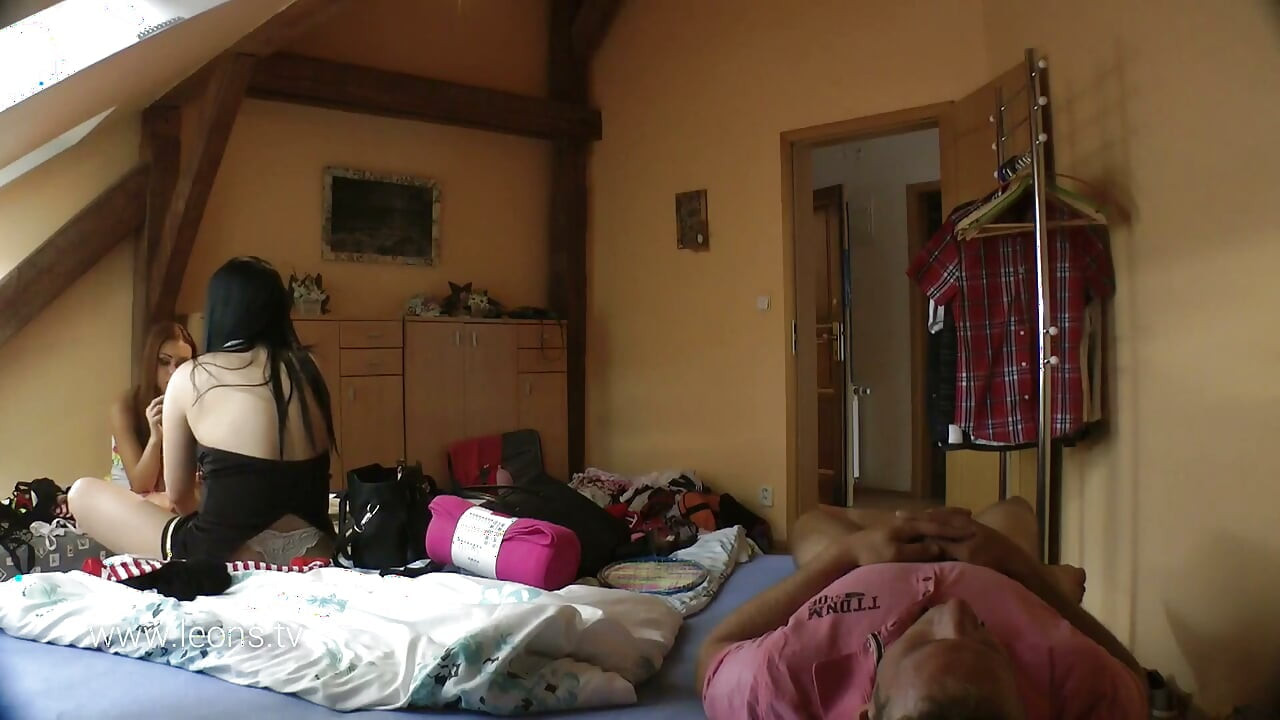 Petrecere nebună a fetelor cu prietena lor