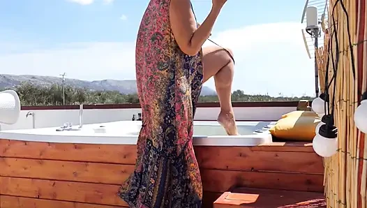 Amatör Sarışın, Olgun Eş Dışarıda Vakit Geçiriyor