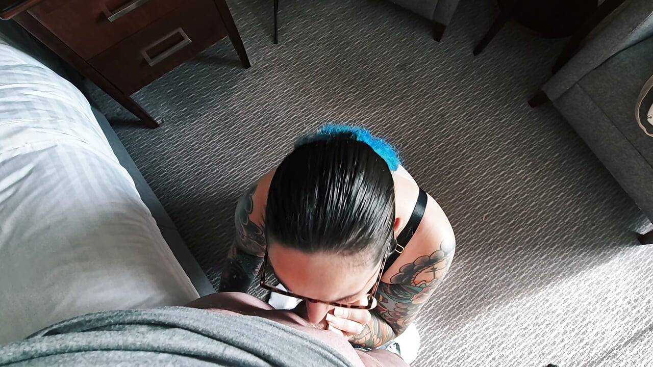 Góc nhìn POV bú cu dày cộm sâu họng
