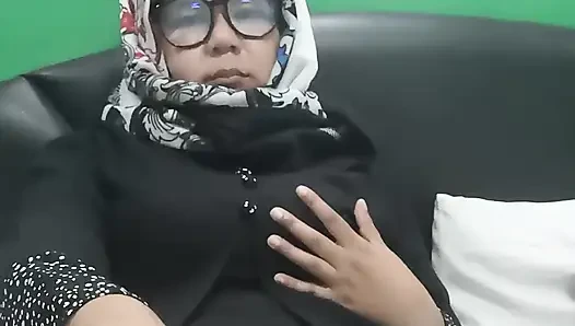 Yatağında büyük götlü kız oyna