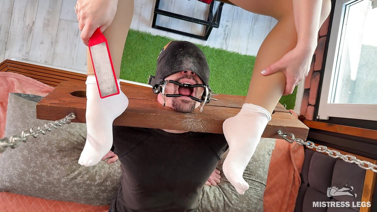 Foot Dust Feast Pedicure Scrapings Straight Into Slave's Mouth