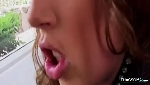 Memek becek tante seksi ini dientot habis-habisan sampai lubangnya menganga lebar