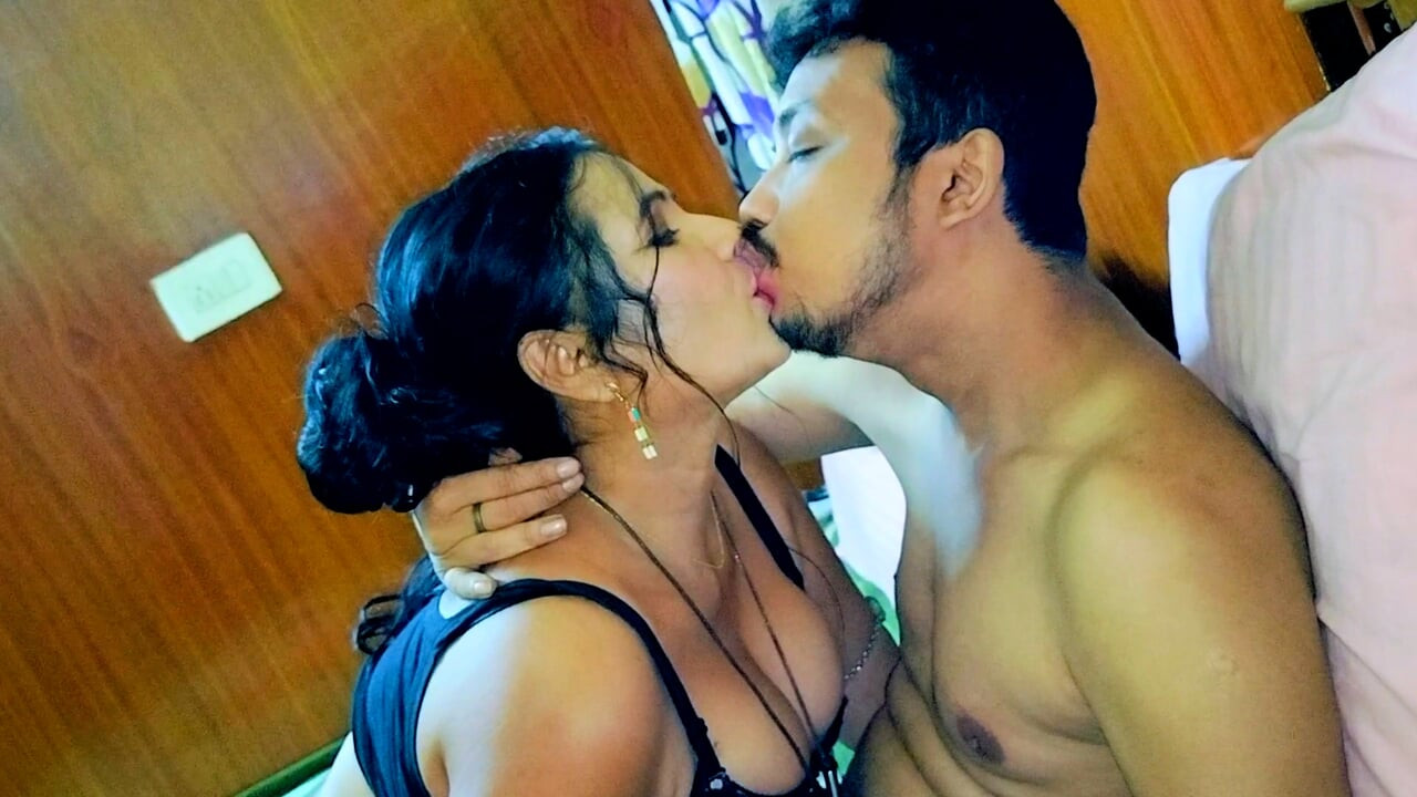 Desi virgin girl her 1st work in the hotel with a big penis boy hardcore choda