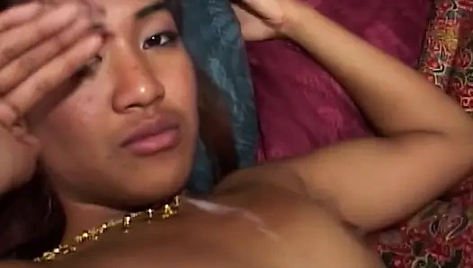 Heißer Bisex-Dreier mit Asiatischer Schönheit