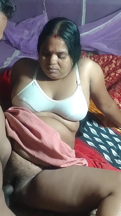 Detik emosi dari "dibogelkan dan kongkek wanita jiran.    Video sax coupl panas India"