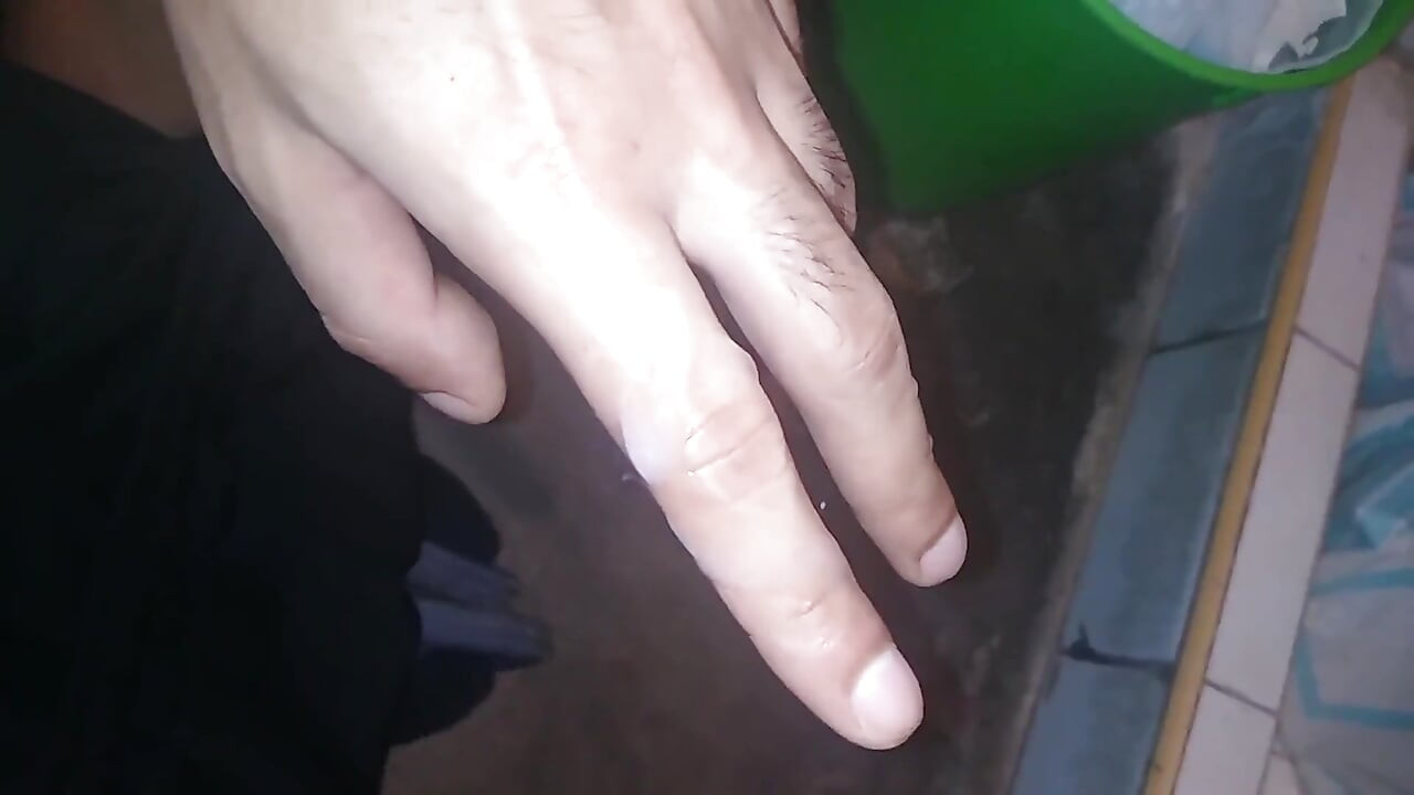 لدي سائل منوي في يدي