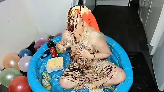 Holly, kätzchen, eisbecher