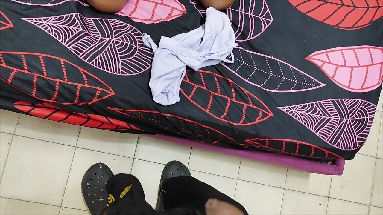 I find my stepsister masturbating, and making tiktoks and I seduce her to fuck her very rich I love to fuck her well