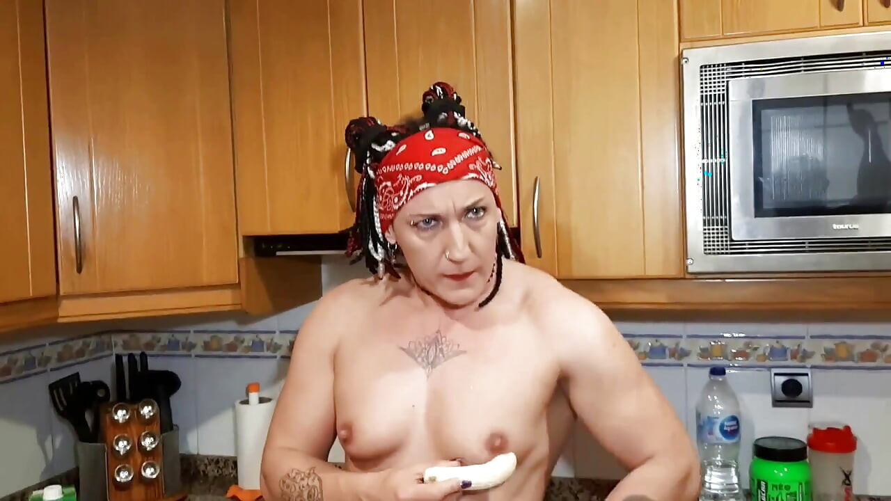 התחת הגדול שלי שטוף חלב