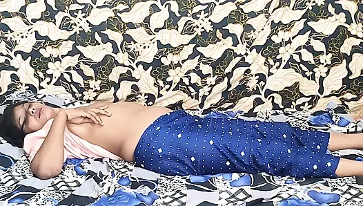 Bhabhi ne Apne Boyfriend ko Bulaker karai apni choot ki chudai