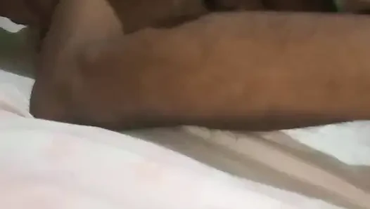 Snoop Dogg mencoba membawaku keluar dari sini, meskipun aku berada di luar kota.