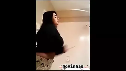 Chica gorda striptease en webcam
