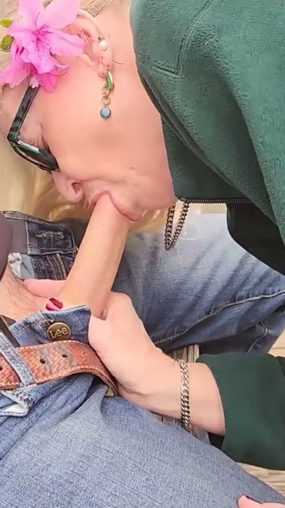 Hot MILF BBW Strolling Around Park With Her Ass Hanging Out! Gives Stranger Head! | Clip 1