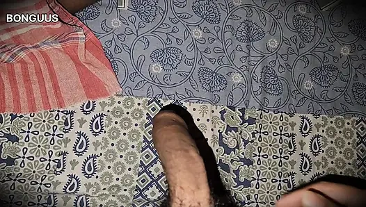 Desi tante teilt bett, wenn ehemann nicht zu hause ist Behaarte muschi ficken